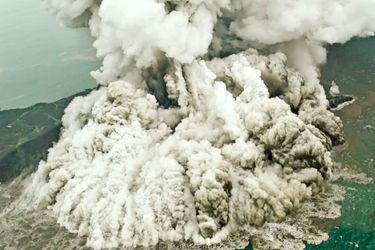 Eruption de l&#039;Anak Krakatoa, en Indonésie.