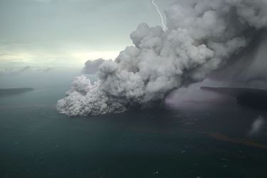 Eruption de l&#039;Anak Krakatoa, en Indonésie.