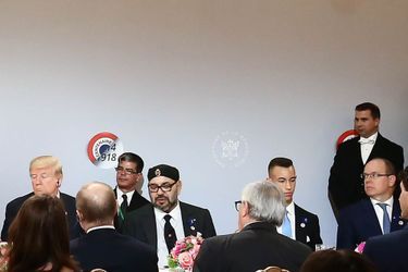 Le prince Moulay El Hassan du Maroc avec son père le roi Mohammed VI, Donald Trump et le prince Albert II de Monaco à Paris, le 11 novembre 2018