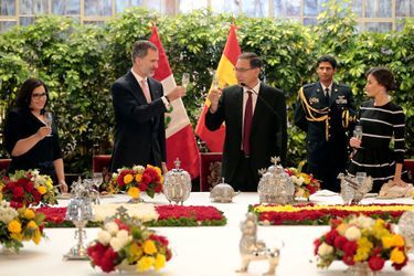 La reine Letizia et le roi Felipe VI d'Espagne avec le couple présidentiel péruvien à Lima, le 12 novembre 2018