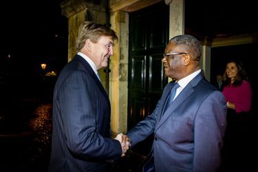 Le roi Willem-Alexander des Pays-Bas avec le Dr Denis Mukwege à La Haye, le 28 novembre 2018
