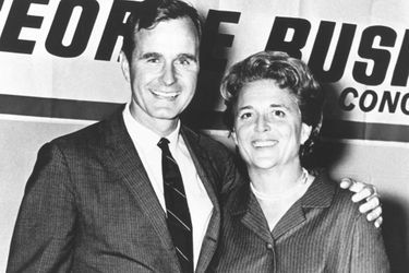 George W. H. Bush et sa femme Barbara lors de sa campagne pour le Congrès américain en 1960