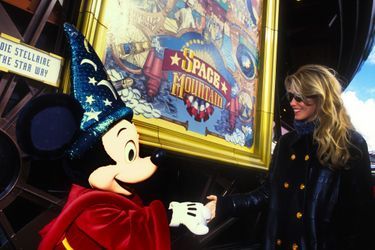 Claudia Schiffer et Mickey.