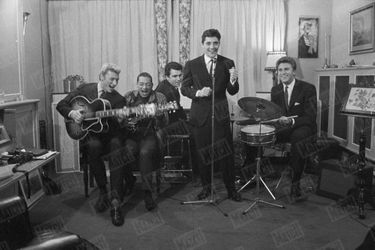 “L'orchestre le plus cher de Paris : Hallyday, Salvador, Nougaro, Grinda” - Paris Match n°716, 29 décembre 1962