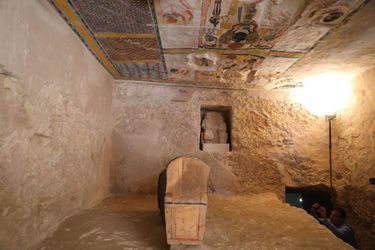 Les découvertes, réalisées par des missions archéologiques égyptienne et française, ont été présentées à la presse devant le célèbre temple funéraire de la reine Hatchepsout.