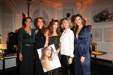 Iris Mittenaere, avec les anciennes Miss France, à la soirée de lancement de son livre "Toujours y croire", mardi 6 novembre