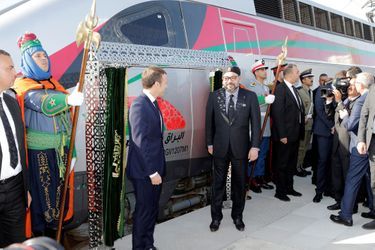 Emmanuel Macron inaugure avec le roi Mohammed VI la ligne à grande vitesse Tanger- Casablanca.