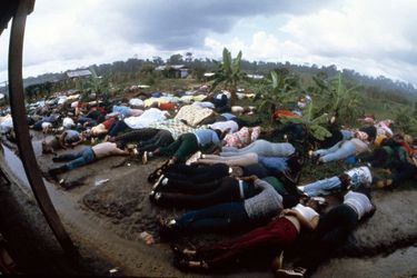 Jonestown, au lendemain du suicide collectif. 