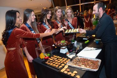 Les candidates Miss France réunies au restaurant Le dôme, à Paris, dimanche 18 novembre