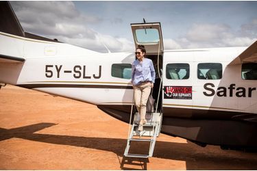 La princesse Mary de Danemark arrive sur la piste d'atterrissage de Kalama au Kenya, le 27 novembre 2018
