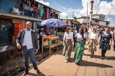 La princesse Mary de Danemark dans un bidonville à Nairobi, le 28 novembre 2018