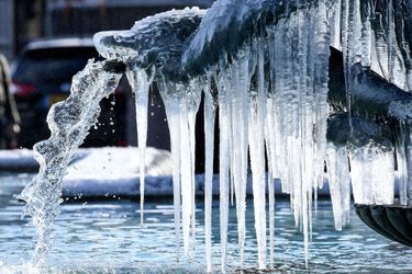 Les fontaines de Trafalgar Square gelées à Londres.