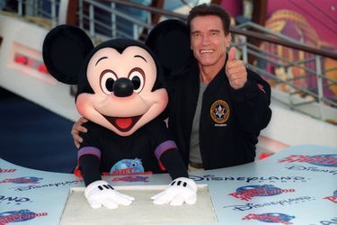 Arnold Schwarzenegger et Mickey.