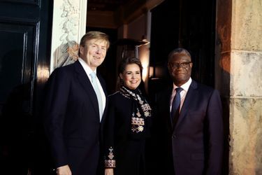La grande-duchesse Maria Teresa de Luxembourg avec le roi Willem-Alexander des Pays-Bas et le Dr Denis Mukwege à La Haye, le 28 novembre 2018