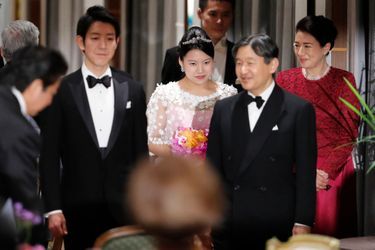 La princesse Massako et le prince Naruhito du Japon au banquet de mariage de la princesse Ayako et de Kei Moriya à Tokyo, le 30 octobre 2018