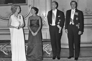 La reine Sofia et le roi Juan Carlos d'Espagne avec Valéry et Anne-Aymone Giscard d'Estaing, le 22 octobre 1976
