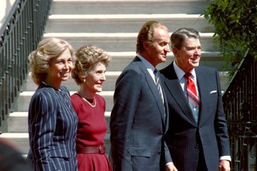 La reine Sofia et le roi Juan Carlos d'Espagne avec Nancy et Ronald Reagan, le 25 septembre 1987