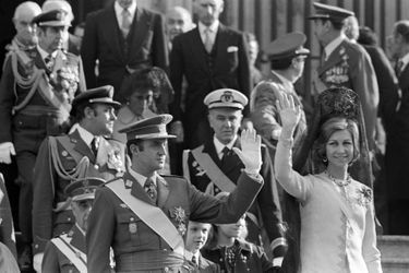 La reine Sofia avec le roi Juan Carlos d&#039;Espagne, le jour de son intronisation, le 22 novembre 1975