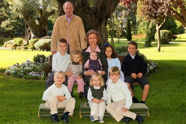 La reine Sofia et le roi Juan Carlos d'Espagne avec leurs petits-enfants, le 14 décembre 2007