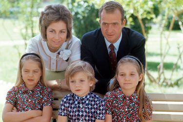La princesse Sofia et le prince Juan Carlos d'Espagne avec leurs enfants, en août 1973