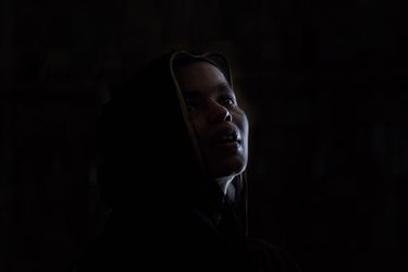 Nour Begam, 20 ans, violée et seule survivante de sa famille. Un remariage ne l’a pas mise à l’abri de la stigmatisation.