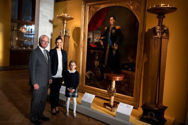 Les princesses Victoria et Estelle et le roi Carl XVI Gustaf de Suède à Stockholm, en octobre 2018