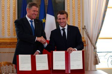 Klaus Werner Iohannis et Emmanuel Macron à l'Elysée. 