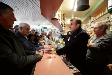 Au comptoir du Café de la Place, le 9 novembre à Bully-les-Mines (Pas-de-Calais). 