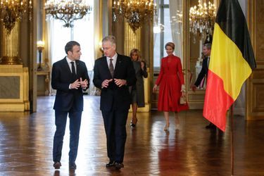 Emmanuel et Brigitte Macron, le roi Philippe et la reine Mathilde au palais royal de Bruxelles.  