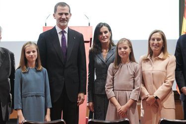 La reine Letizia et le roi Felipe VI d'Espagne avec les princesses Sofia et Leonor et Ana Pastor à Madrid, le 31 octobre 2018