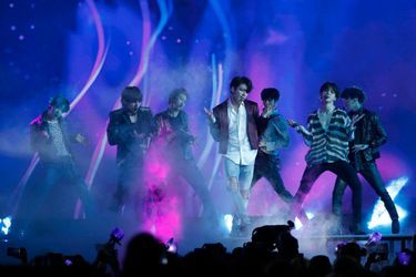 Sept garçons sud-coréens dans le vent à Paris pour un concert exceptionnel. Phénomène de la K-Pop, le groupe BTS se produira à Bercy ce vendredi. Photo prise lors de la cérémonie des Billboard Music Awards le 20 mai dernier.