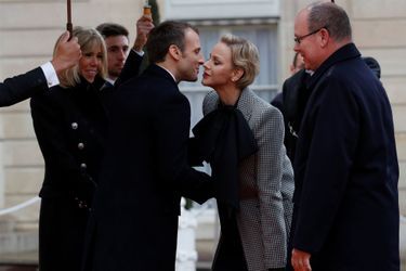 La princesse Charlène et le prince Albert II de Monaco avec Brigitte et Emmanuel Macron à Paris, le 11 novembre 2018