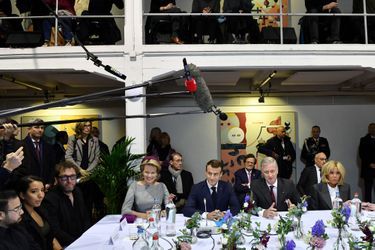 La reine Mathilde et le roi des Belges Philippe avec Brigitte et Emmanuel Macron à Molenbeek, le 20 novembre 2018