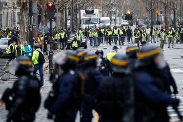 Des échauffourées entre gilets jaunes et forces de l'ordre samedi matin sur les Champs-Elysées.