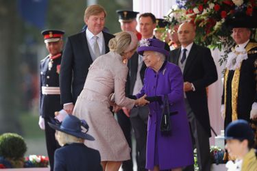 La reine Maxima et le roi Willem-Alexander des Pays-Bas avec la reine Elizabeth II à Londres, le 23 octobre 2018