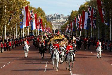 La procession des carrosses rejoint Buckingham Palace, le 23 octobre 2018