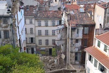 Lundi, deux immeubles se sont effondrés à Marseille, au 63 et au 65 rue d'Aubagne. L'AFP a recueilli les témoignages des survivants et des proches des victimes, alors que les secouristes cherchent toujours les disparus sous les ruines. 