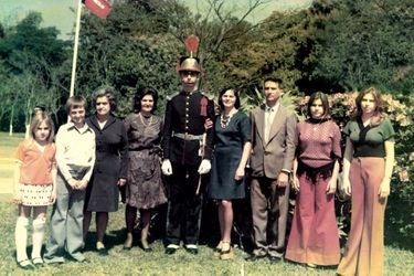 En 1977, pendant la dictature, il est diplômé de l’académie militaire d’Agulhas Negras (les Aiguilles noires). Ici, avec sa famille, en uniforme de cadet.