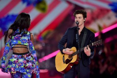 Shawn Mendes chante au défilé Victoria's Secret 2018, à New York