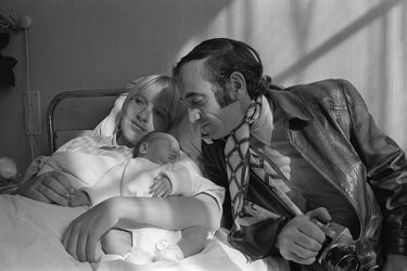 Charles Aznavour avec son épouse Ulla et leur fille Katia, née en octobre 1969.