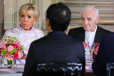 Brigitte Macron et Charles Aznavour au Château de Versailles, en septembre 2018.