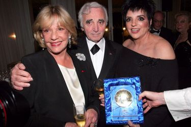 Jeanne Moreau, Charles Aznavour et Liza Minelli, en mai 2005.