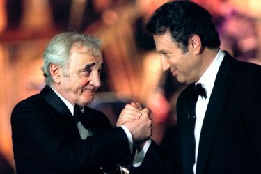 Charles Aznavour et Michel Drucker, en février 1997.