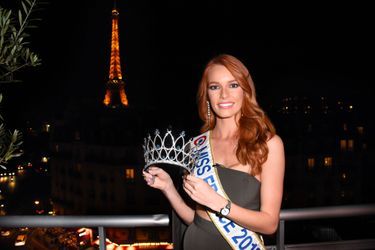 Miss France 2018, Maëva Coucke, dévoile la couronne de Miss France 2019 