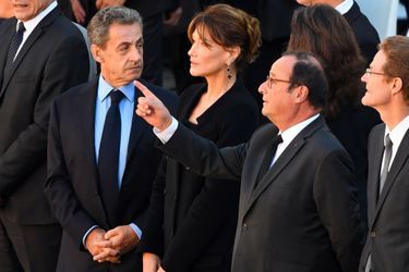 Nicolas Sarkozy, Carla Bruni et François Hollande aux Invalides, vendredi.