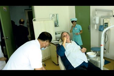 Urgence dentaire, au Friendship Hospital de Pyongyang, avec un dentiste parlant portugais.