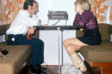  Charles Aznavour et femme Ulla à Cannes, en 1973.