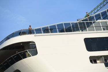 Le MSC Grandiosa, de la compagnie MSC Croisières, a quitté le port de port de Gênes (nord-ouest) peu après 19H30 (17H30 GMT) avec 2.500 passagers à bord. Ce voyage représente un test à fort enjeu pour le secteur des croisières, à la fois sur le marché-clé de la Méditerranée et au-delà.