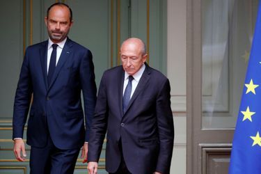 Passation de pouvoir entre Gérard Collomb et Édouard Philippe au ministère de l'Intérieur. 