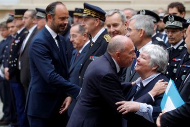 Passation de pouvoir entre Gérard Collomb et Édouard Philippe au ministère de l'Intérieur. 